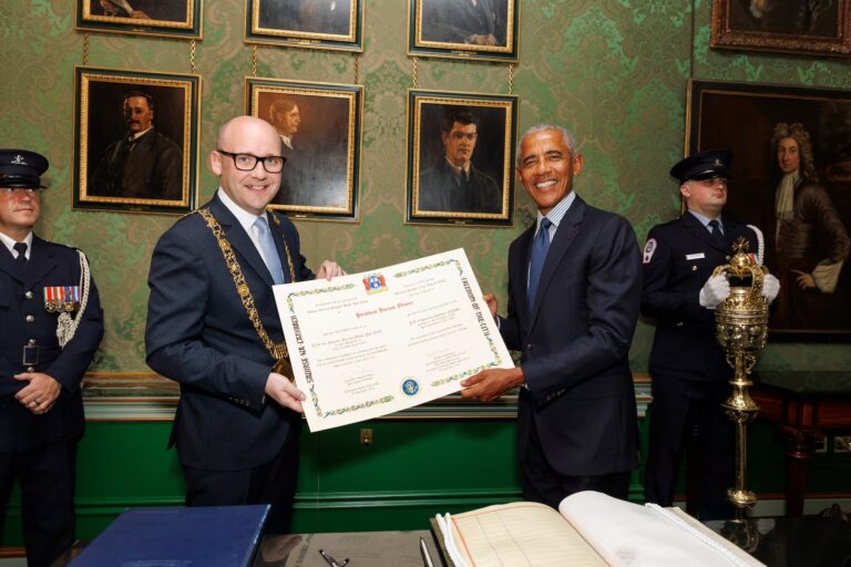 Obama presented with Freedom Scroll byLord Mayor Ray McAdam